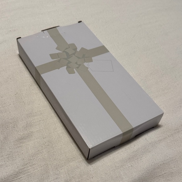 🕊️❤️ 🆕 Elegant White Ceramic Spoon Rest with Red Cardinal - Picture 9 of 12